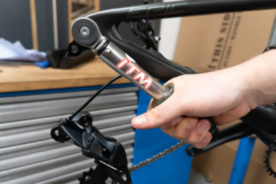 UDH 通用尾勾的誕生與它如何成為行業(yè)標(biāo)準(zhǔn)